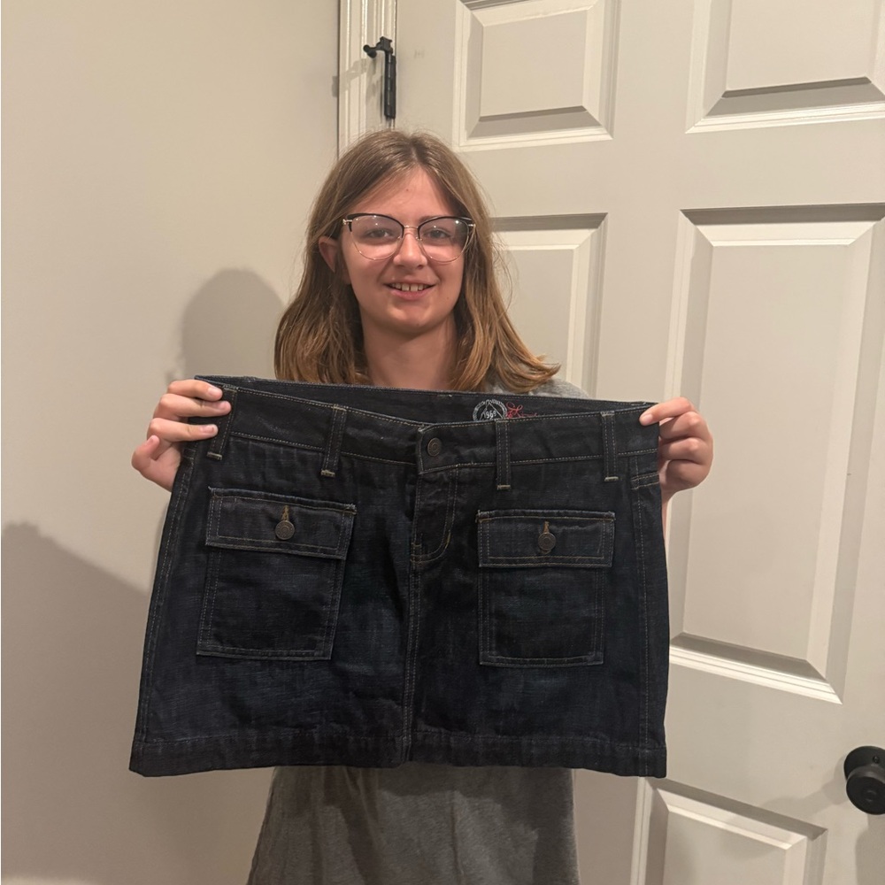 Gap 1969 Denim Mini Skirt Button / Zipper Front Closure 1 Button Pockets Size 6
